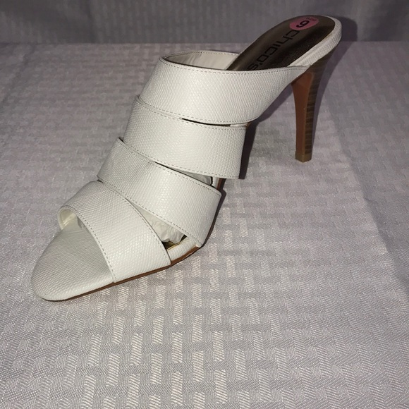 WHITE STRAPPY SANDALS - Picture 3 of 4